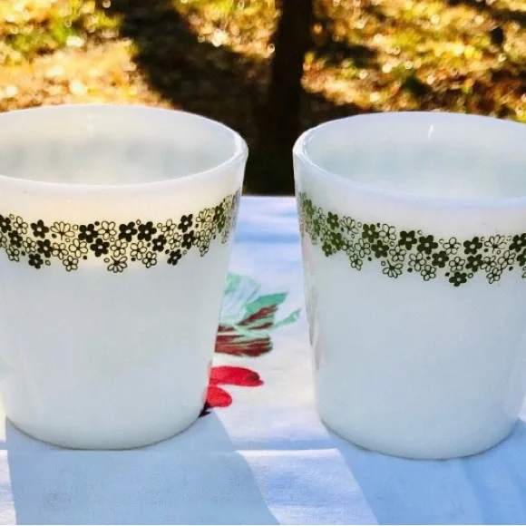 Two Pyrex Green Vintage Mugs. Spring Blossom or Crazy Daisy Coffee or Tea Mugs. - Picture 3 of 3